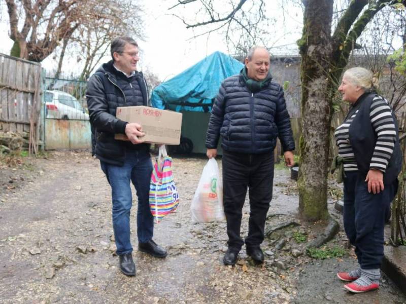 ცაგერის მუნიციპალიტეტის მერმა გიორგი ნემსაძემ ბარბარობა მიულოცა და სიმბოლური...